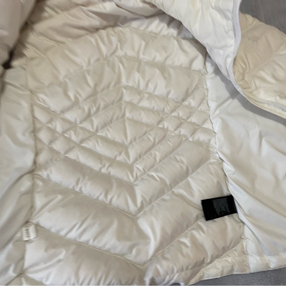 The North Face women’s white 550 down quilted vest - Picture 12 of 15